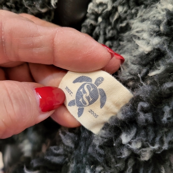 Simply Southern Large Faux Fur Vest black and gray - Picture 4 of 14